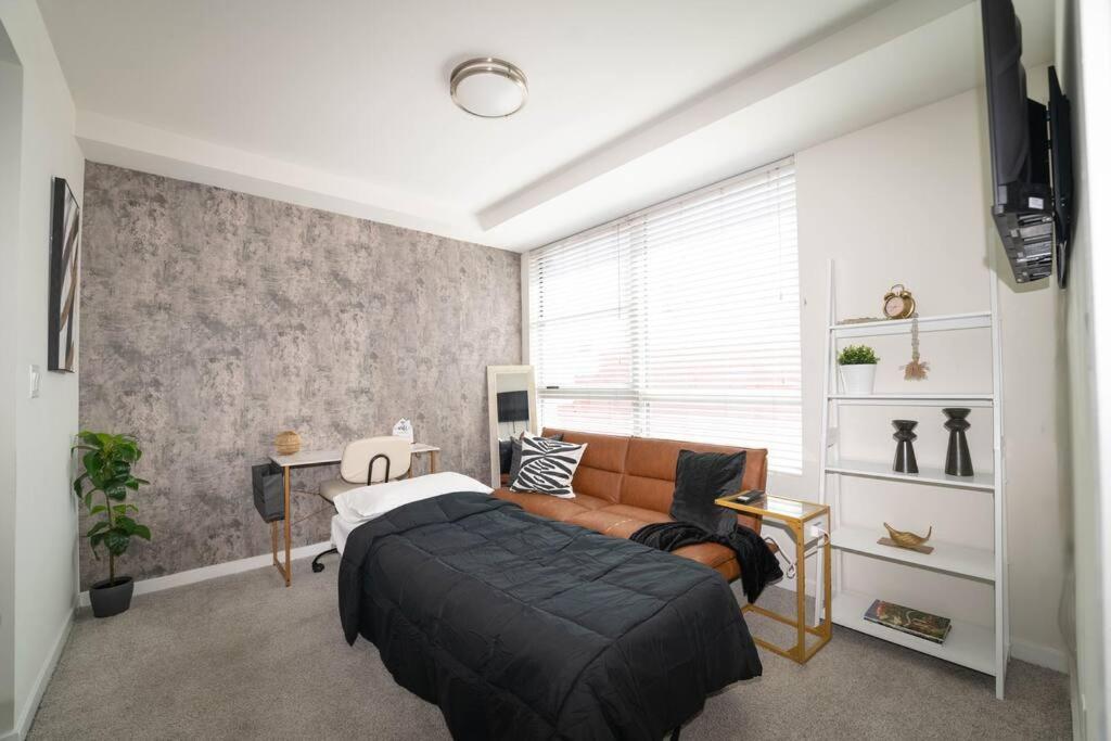 June Specials- Suite Spot Dtla- Free Parking For One Car! Лос Анджелис Екстериор снимка