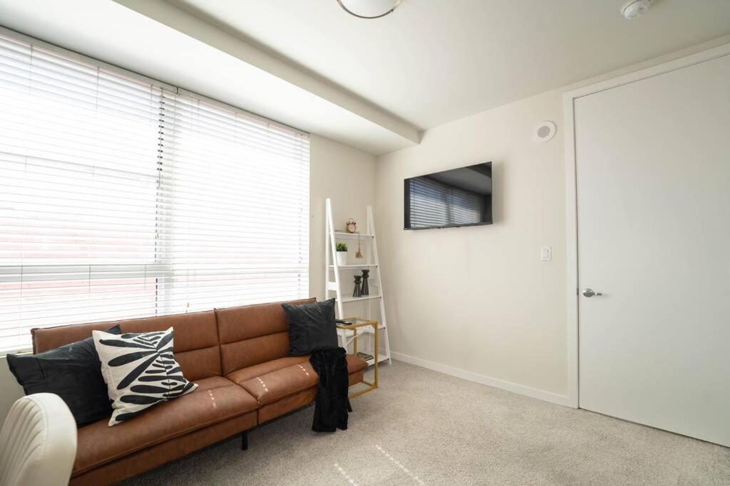 June Specials- Suite Spot Dtla- Free Parking For One Car! Лос Анджелис Екстериор снимка
