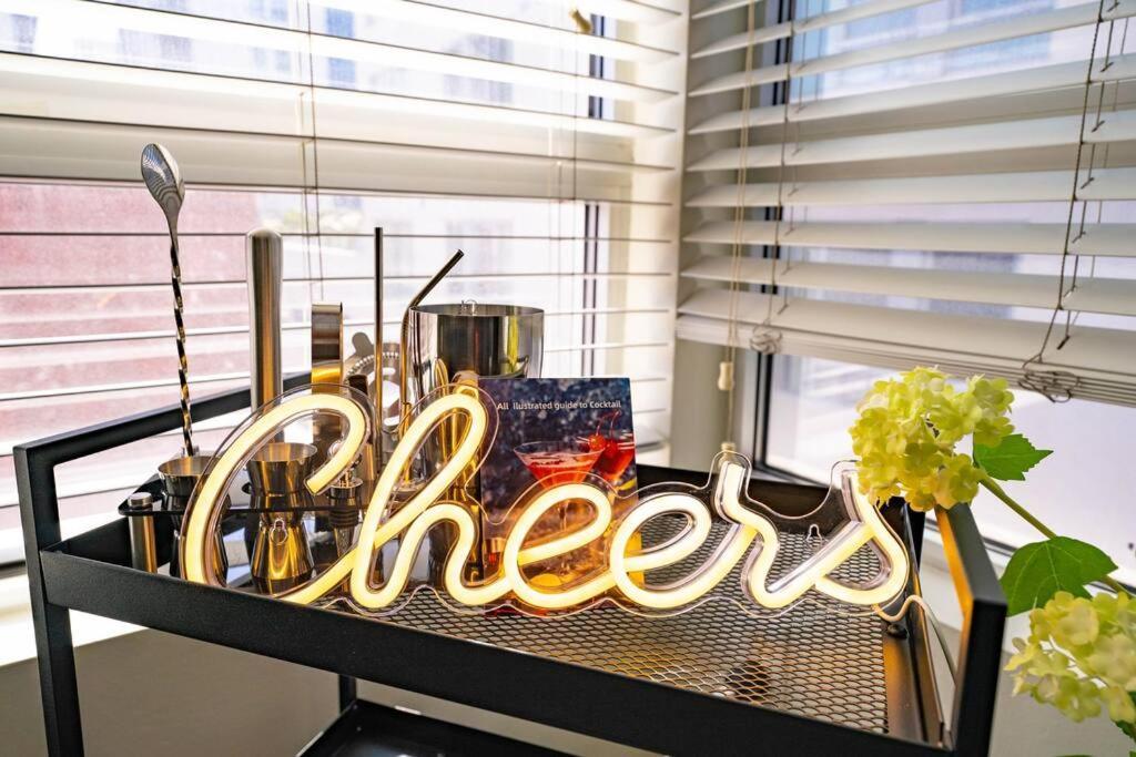 June Specials- Suite Spot Dtla- Free Parking For One Car! Лос Анджелис Екстериор снимка