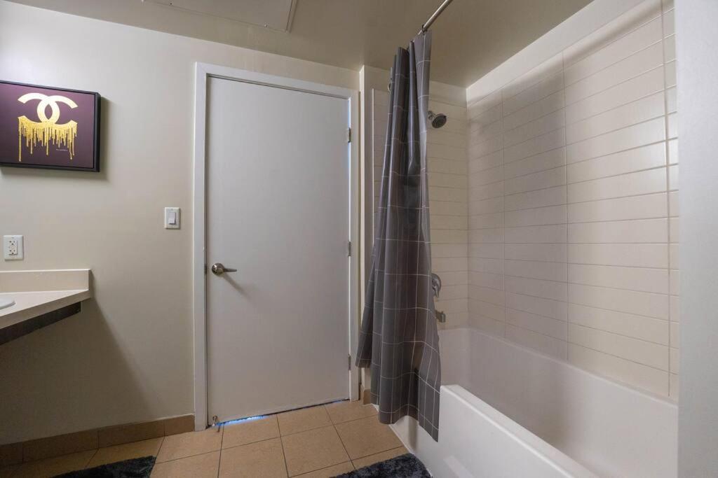 June Specials- Suite Spot Dtla- Free Parking For One Car! Лос Анджелис Екстериор снимка