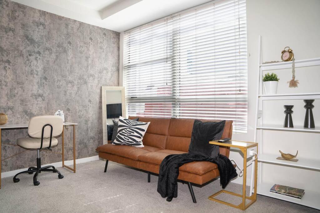 June Specials- Suite Spot Dtla- Free Parking For One Car! Лос Анджелис Екстериор снимка