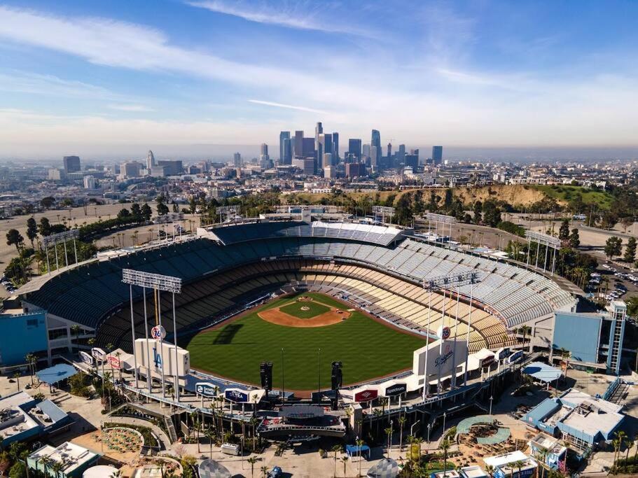 June Specials- Suite Spot Dtla- Free Parking For One Car! Лос Анджелис Екстериор снимка
